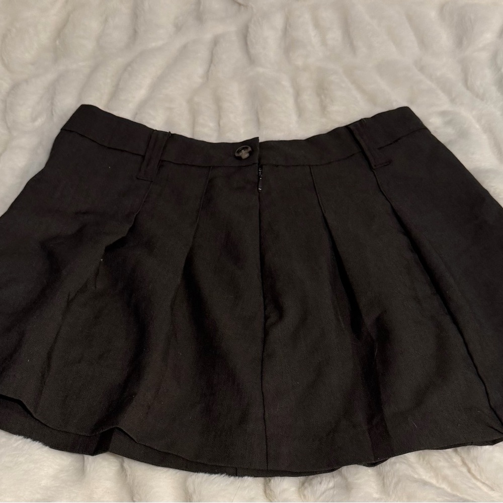 H&M Black Pleated Skirt